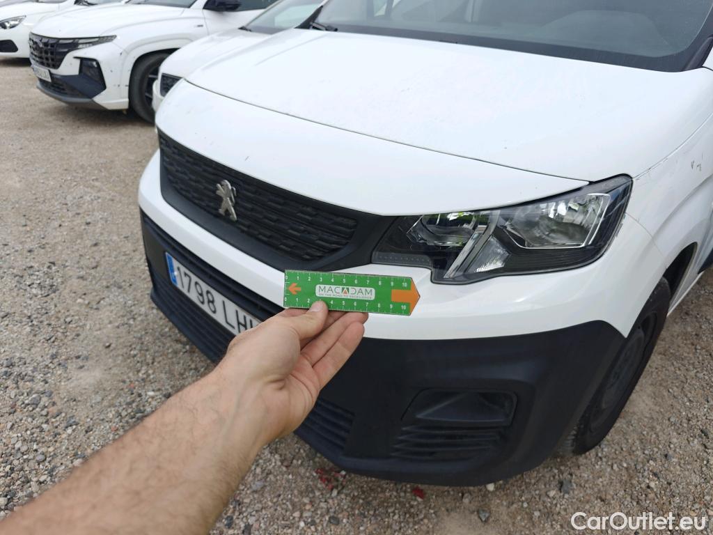  Peugeot  Partner PEUGEOT  / 2018 / 3P / furgón derivado de turismo Pro Standard 600kg BlueHDi 73kW #69