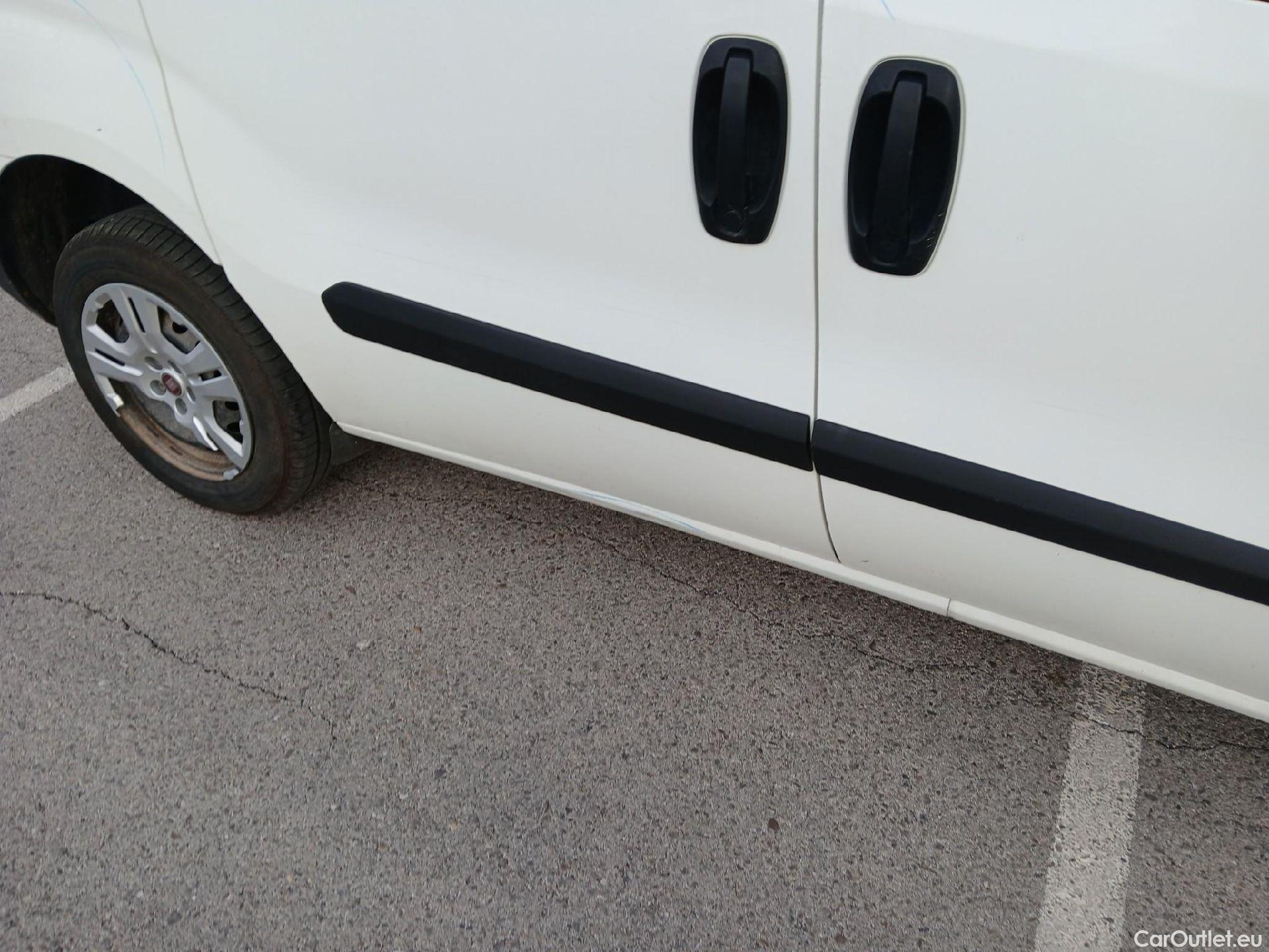  Fiat  Doblo FIAT Doblò Cargo/2015/4P/furgón derivado de turismo Cargo SX 1.6 Mjet 66kW (90CV) (AC) #43
