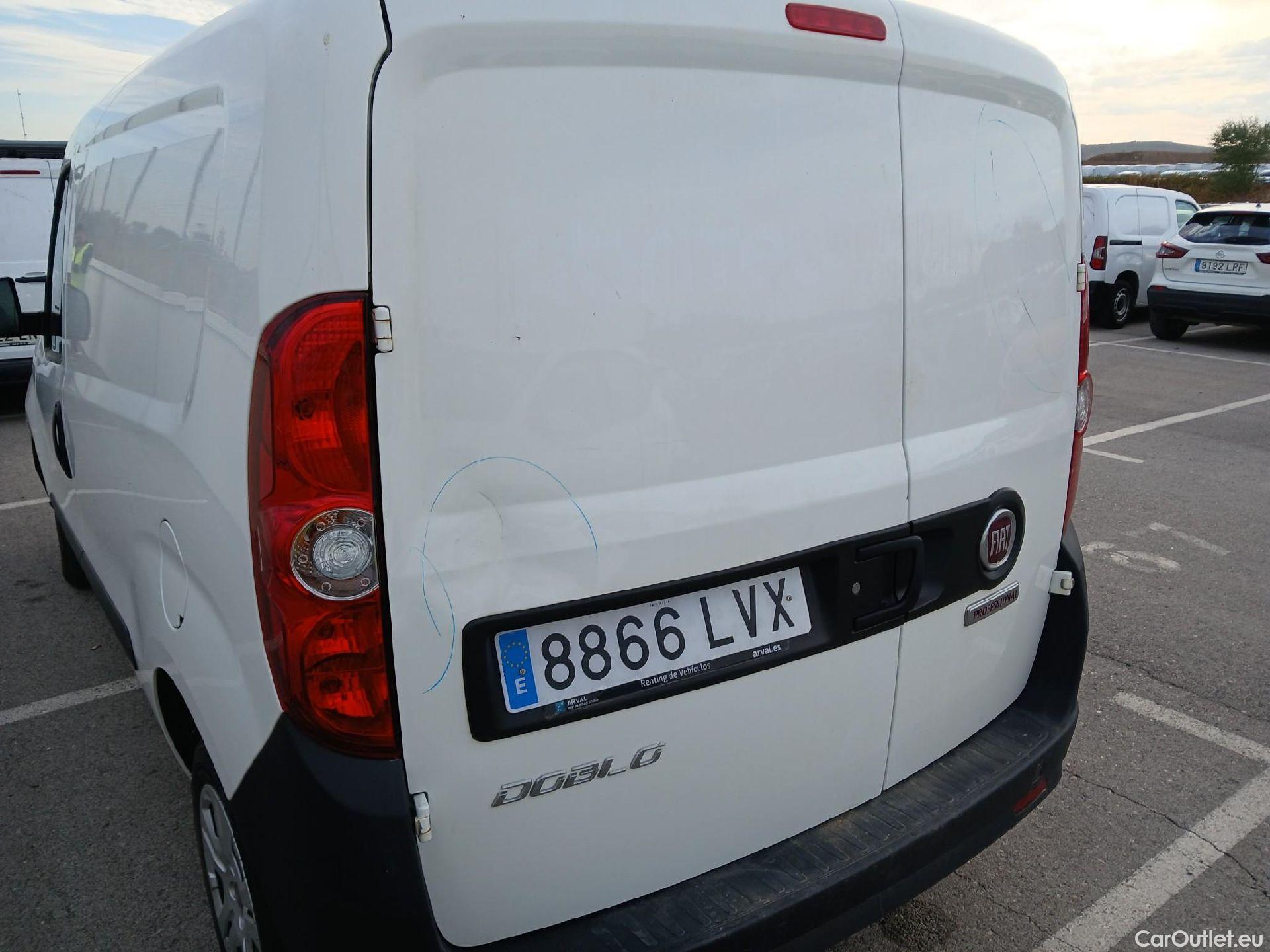  Fiat  Doblo FIAT Doblò Cargo/2015/4P/furgón derivado de turismo Cargo SX 1.6 Mjet 66kW (90CV) (AC) #30