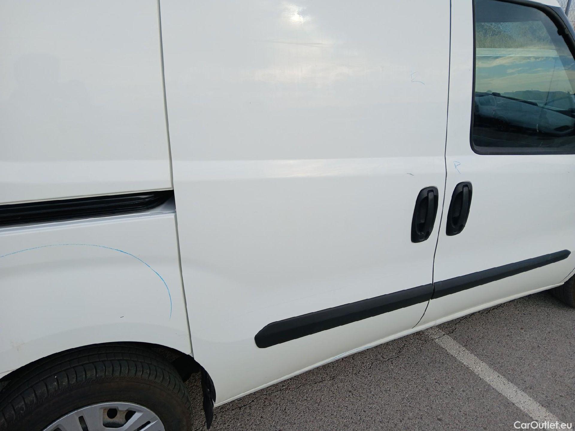  Fiat  Doblo FIAT Doblò Cargo/2015/4P/furgón derivado de turismo Cargo SX 1.6 Mjet 66kW (90CV) (AC) #38