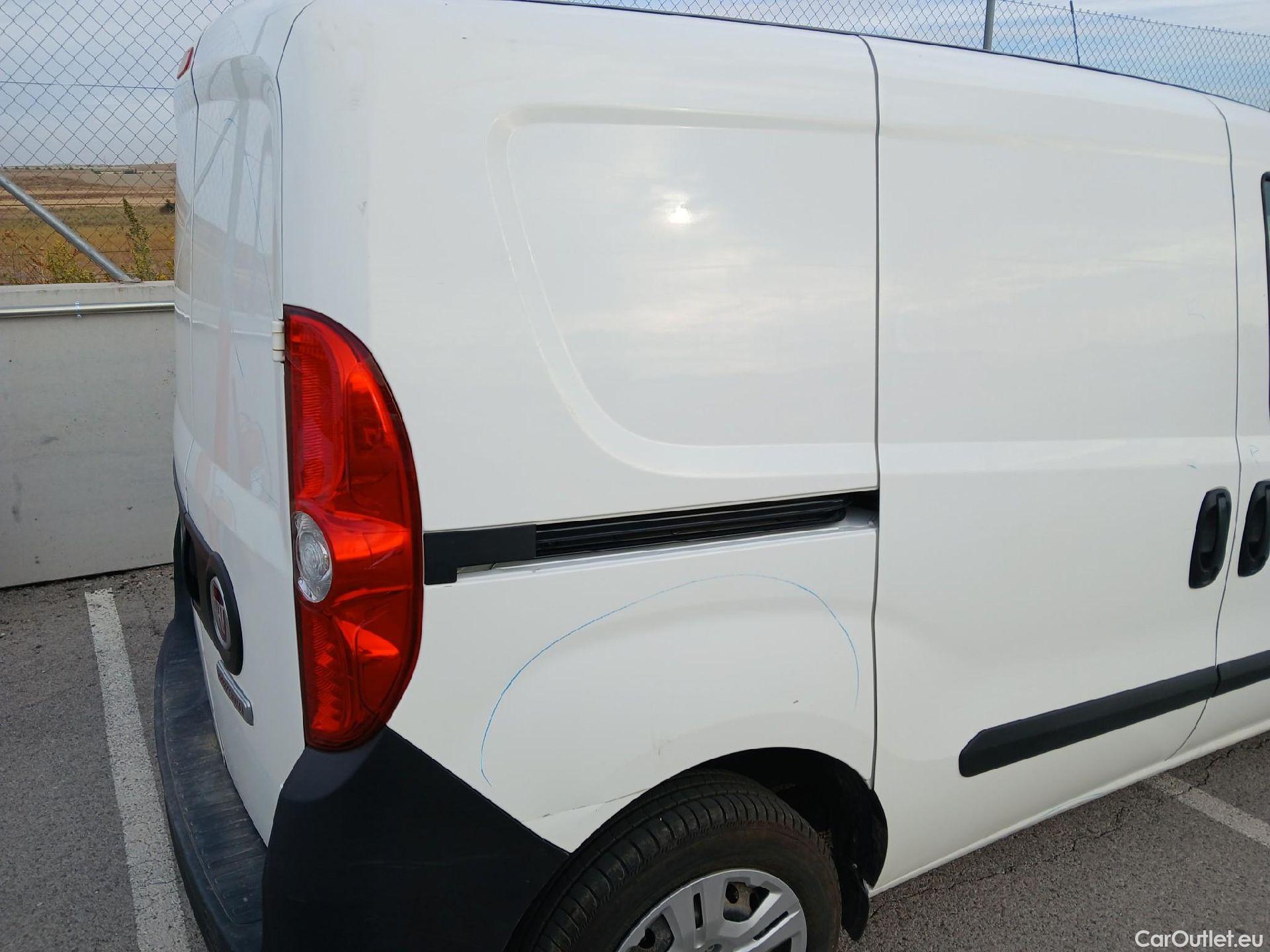  Fiat  Doblo FIAT Doblò Cargo/2015/4P/furgón derivado de turismo Cargo SX 1.6 Mjet 66kW (90CV) (AC) #37