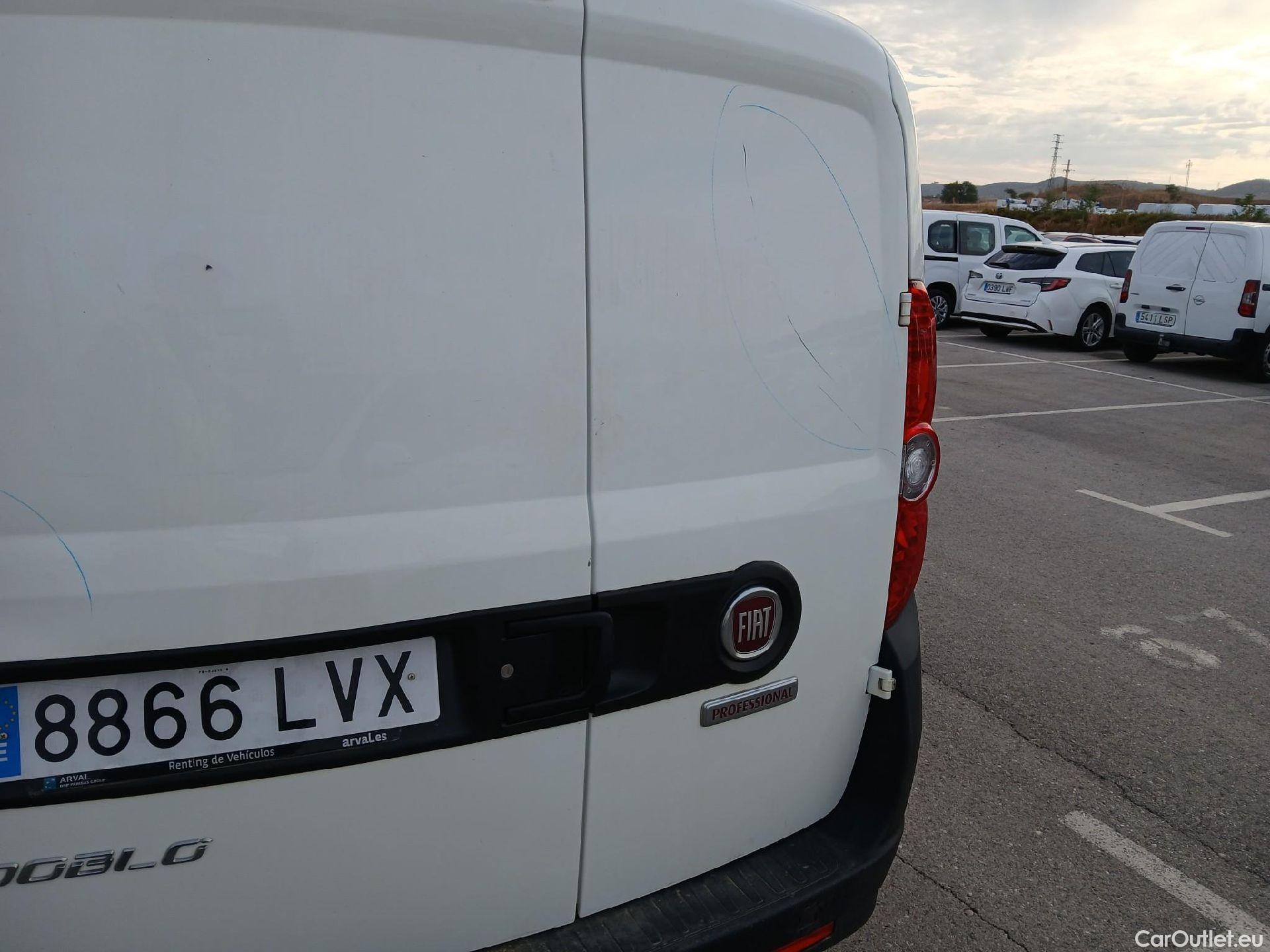  Fiat  Doblo FIAT Doblò Cargo/2015/4P/furgón derivado de turismo Cargo SX 1.6 Mjet 66kW (90CV) (AC) #33