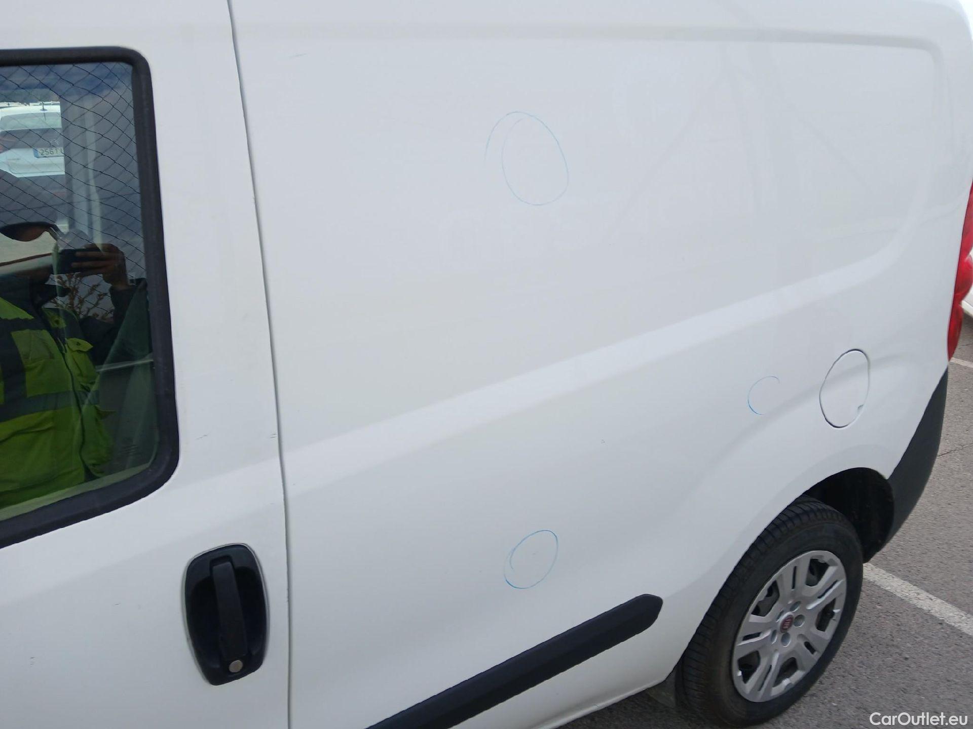  Fiat  Doblo FIAT Doblò Cargo/2015/4P/furgón derivado de turismo Cargo SX 1.6 Mjet 66kW (90CV) (AC) #24