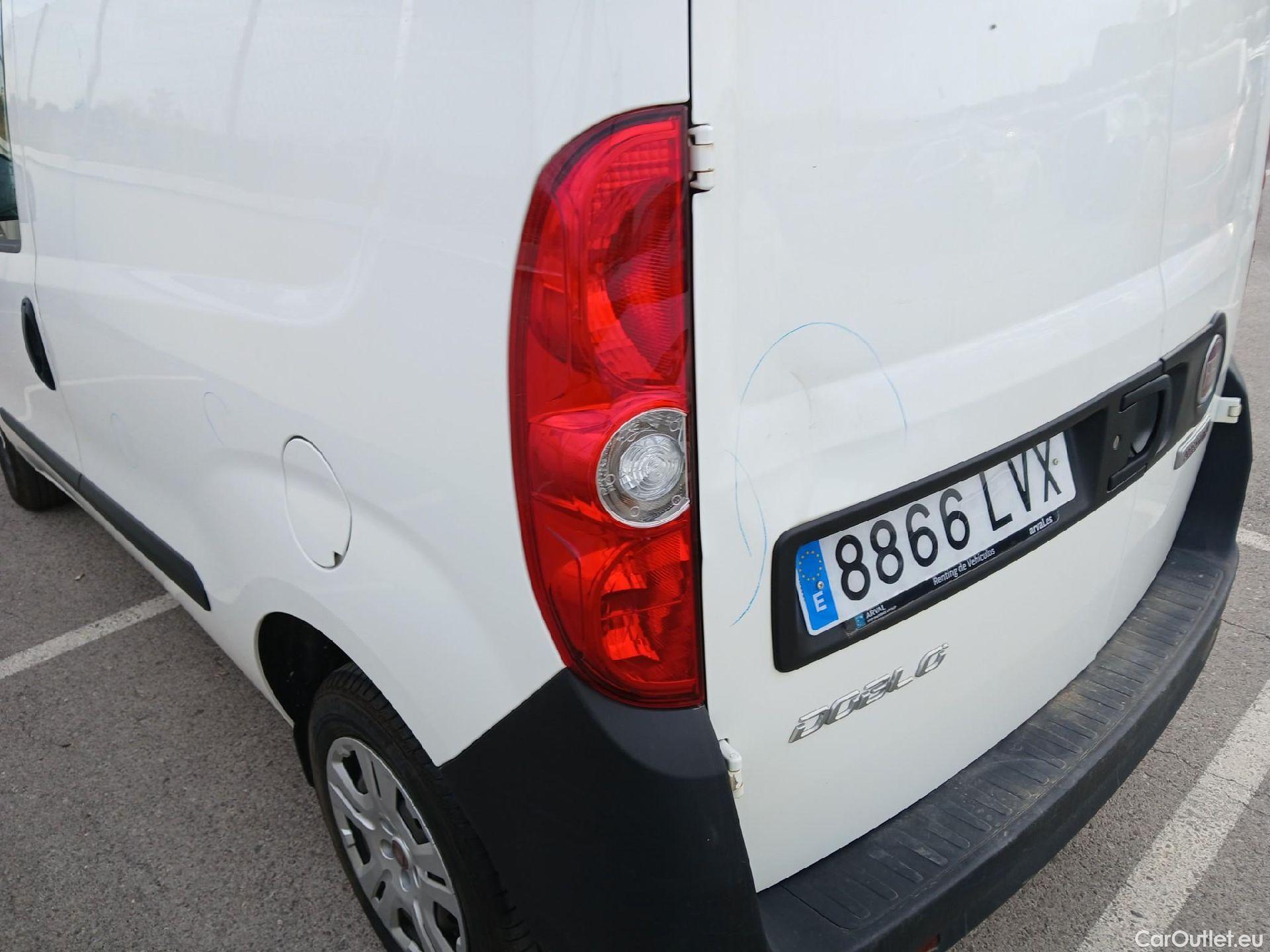  Fiat  Doblo FIAT Doblò Cargo/2015/4P/furgón derivado de turismo Cargo SX 1.6 Mjet 66kW (90CV) (AC) #28
