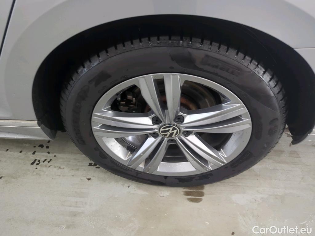 Volkswagen  Passat Volkswagen  Variant 1.5 TSI 7-DSG Elegance Business R 5d #20