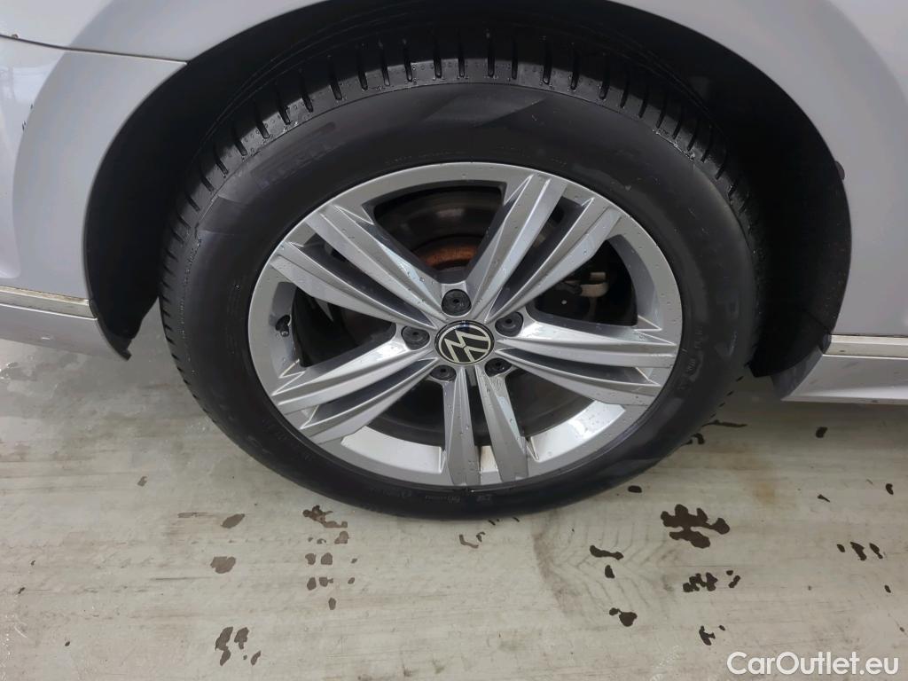 Volkswagen  Passat Volkswagen  Variant 1.5 TSI 7-DSG Elegance Business R 5d #24