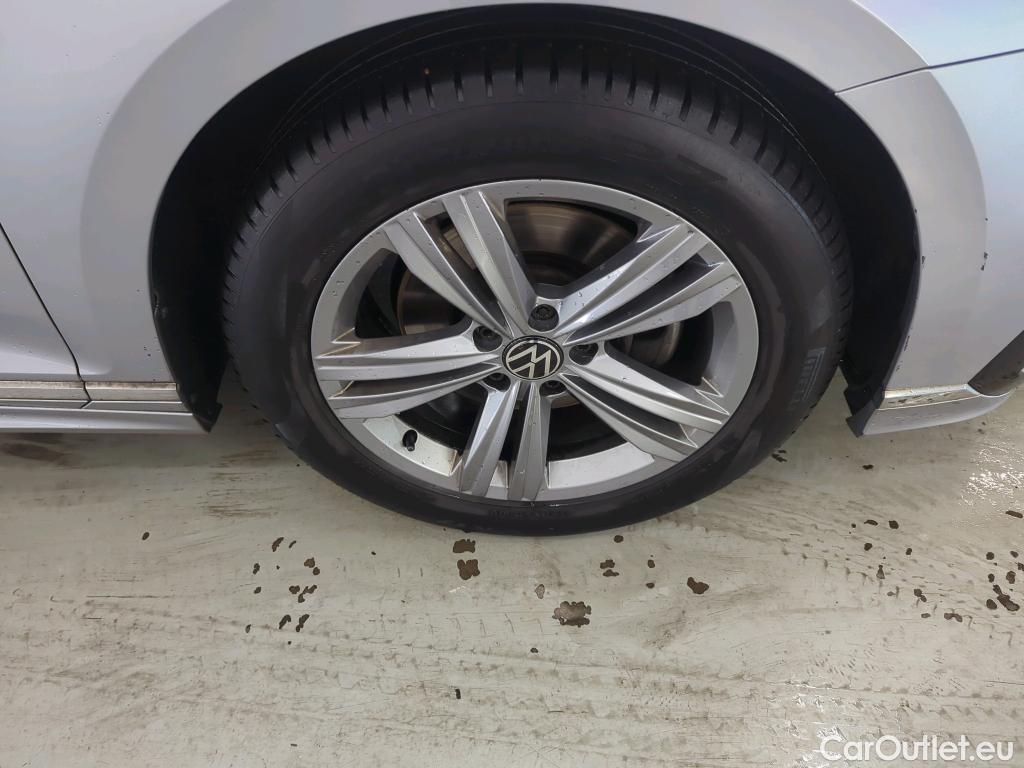 Volkswagen  Passat Volkswagen  Variant 1.5 TSI 7-DSG Elegance Business R 5d #8