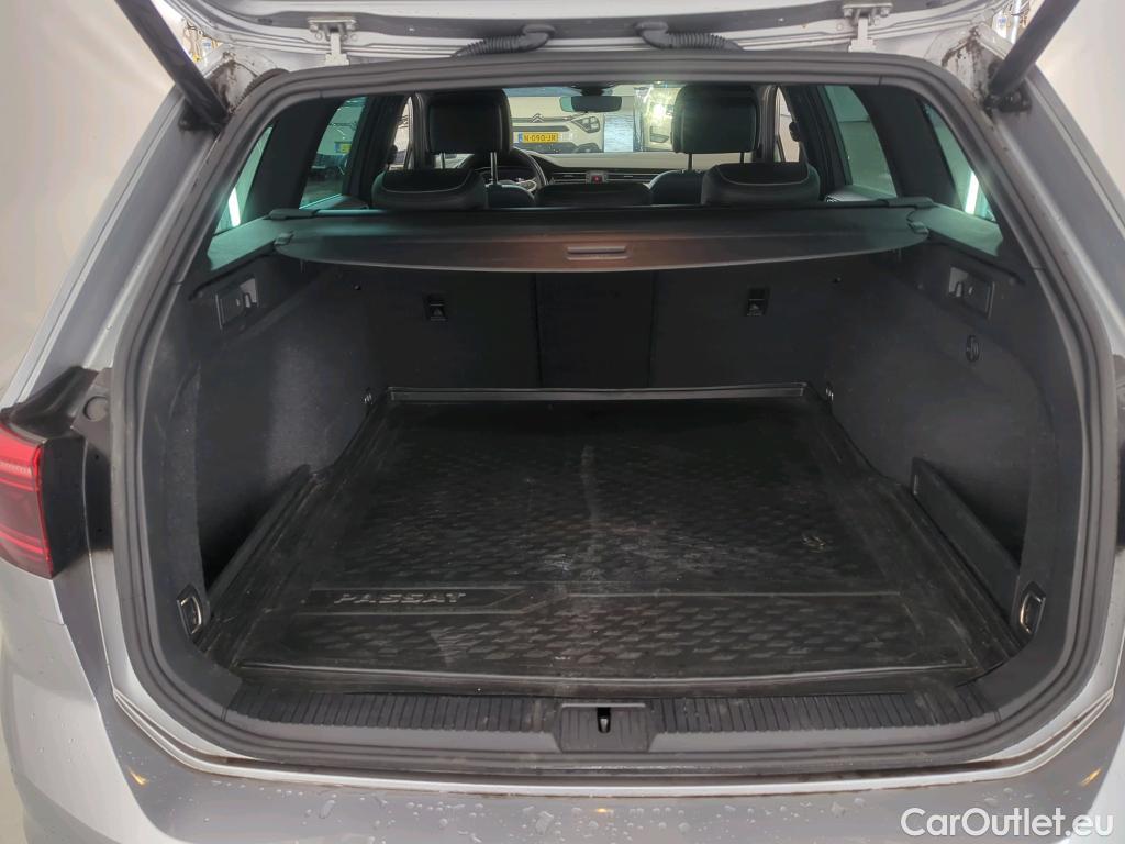 Volkswagen  Passat Volkswagen  Variant 1.5 TSI 7-DSG Elegance Business R 5d #26