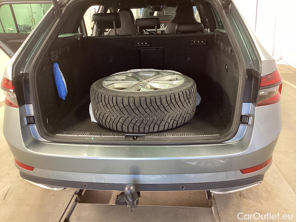 Skoda  Superb iV Plug-In Sportline Drag Värmare #11
