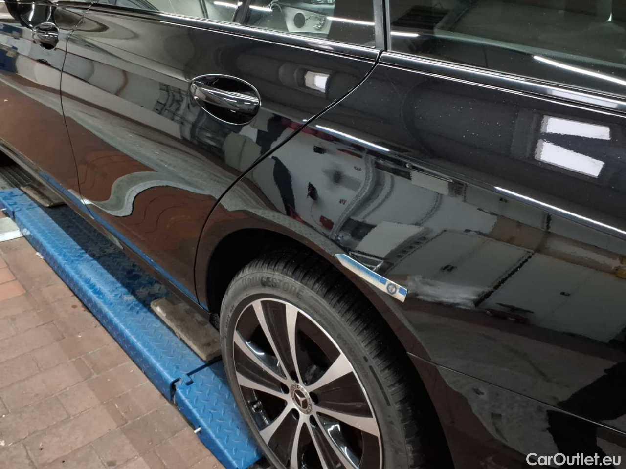 Mercedes  E-Klasse 300 de 4Matic T 9G-TRONIC Avantgarde Automatic Diesel/Electric  53 #50
