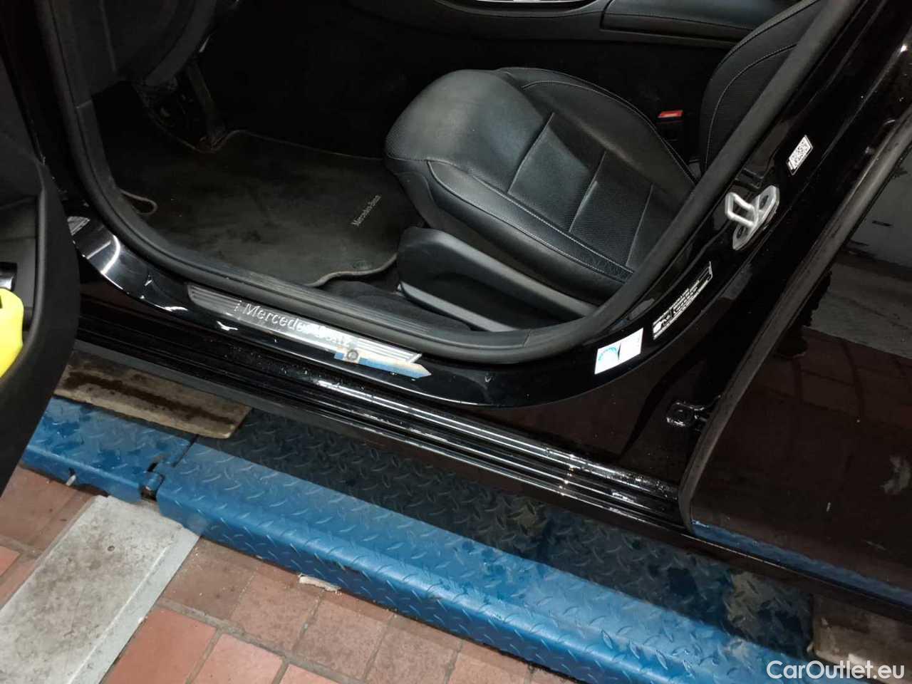 Mercedes  E-Klasse 300 de 4Matic T 9G-TRONIC Avantgarde Automatic Diesel/Electric  53 #42