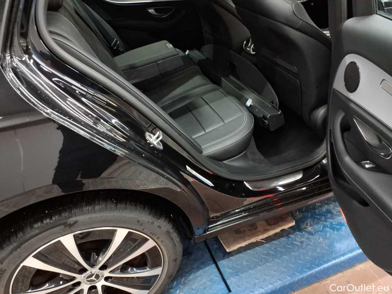 Mercedes  E-Klasse 300 de 4Matic T 9G-TRONIC Avantgarde Automatic Diesel/Electric  53 #48