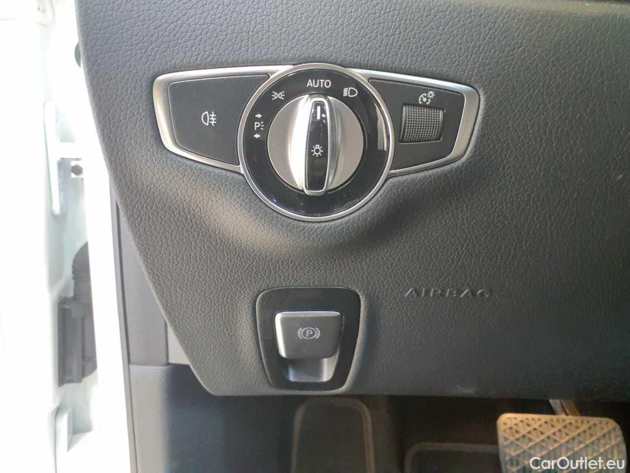 Mercedes  E-Klasse 220 d 9G-TRONIC Avantgarde Automatic Diesel/Electric  75 #15
