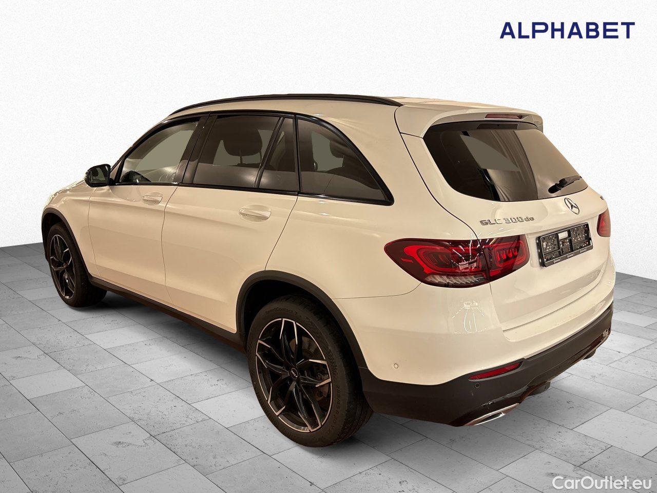 Mercedes  GLC 300 de 4Matic 9G-TRONIC Automatic Diesel/Electric  73 #3