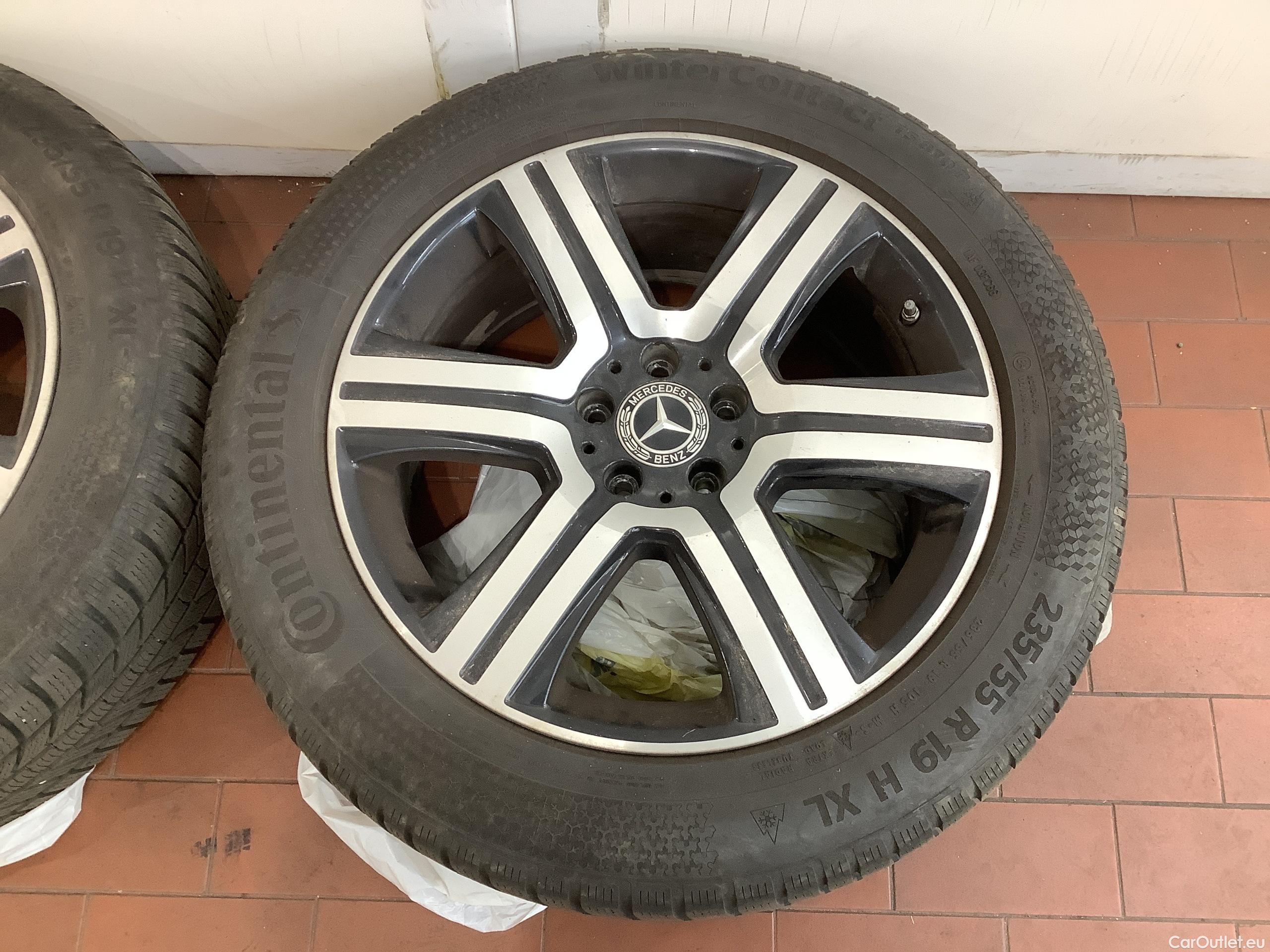 Mercedes  GLC 300 de 4Matic 9G-TRONIC Automatic Diesel/Electric  73 #28