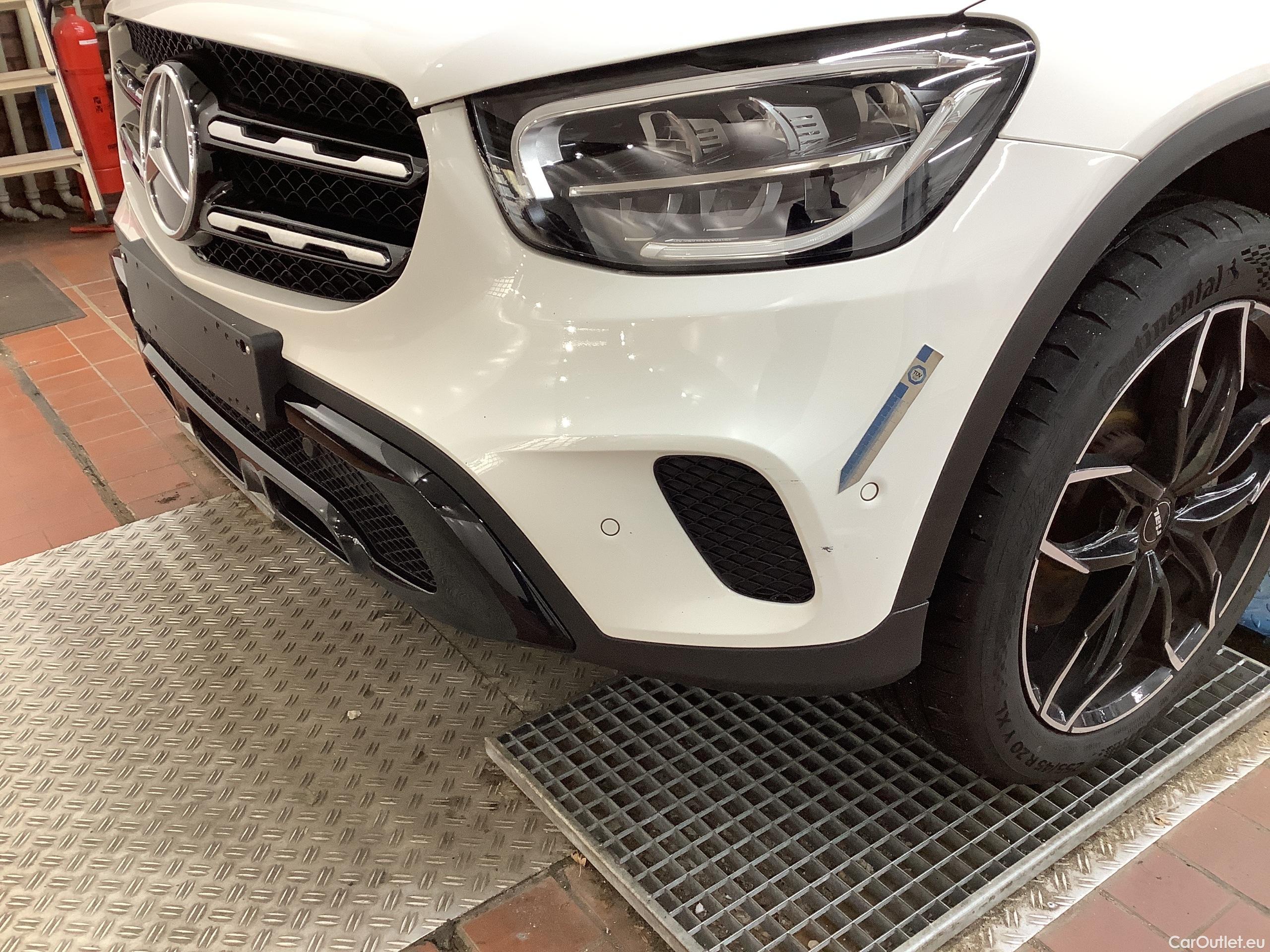 Mercedes  GLC 300 de 4Matic 9G-TRONIC Automatic Diesel/Electric  73 #43