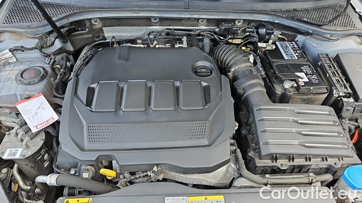 Volkswagen  Passat 2.0 TDI SCR Elegance Variant #11