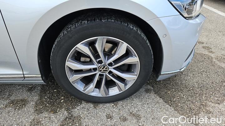 Volkswagen  Passat 2.0 TDI SCR Elegance Variant #10