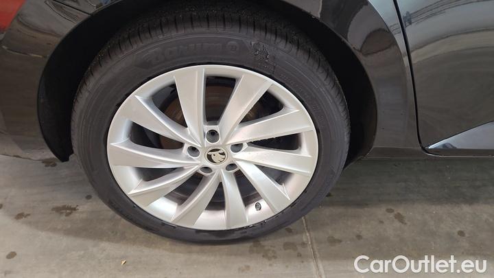 Skoda  Superb 2.0 TDI SCR 147kW DSG 4x4 STYLE COMBI #10