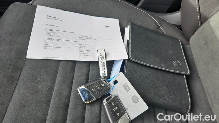 Volkswagen  Passat 2.0 TDI SCR Elegance Variant #12