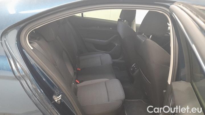 Skoda  Octavia 2.0 TDI EVO 110KW EXECUTIVE DSG #9
