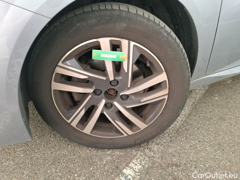 Peugeot  208  Allure Pack 1.2 PureTech 100CV BVM6 E6d #6