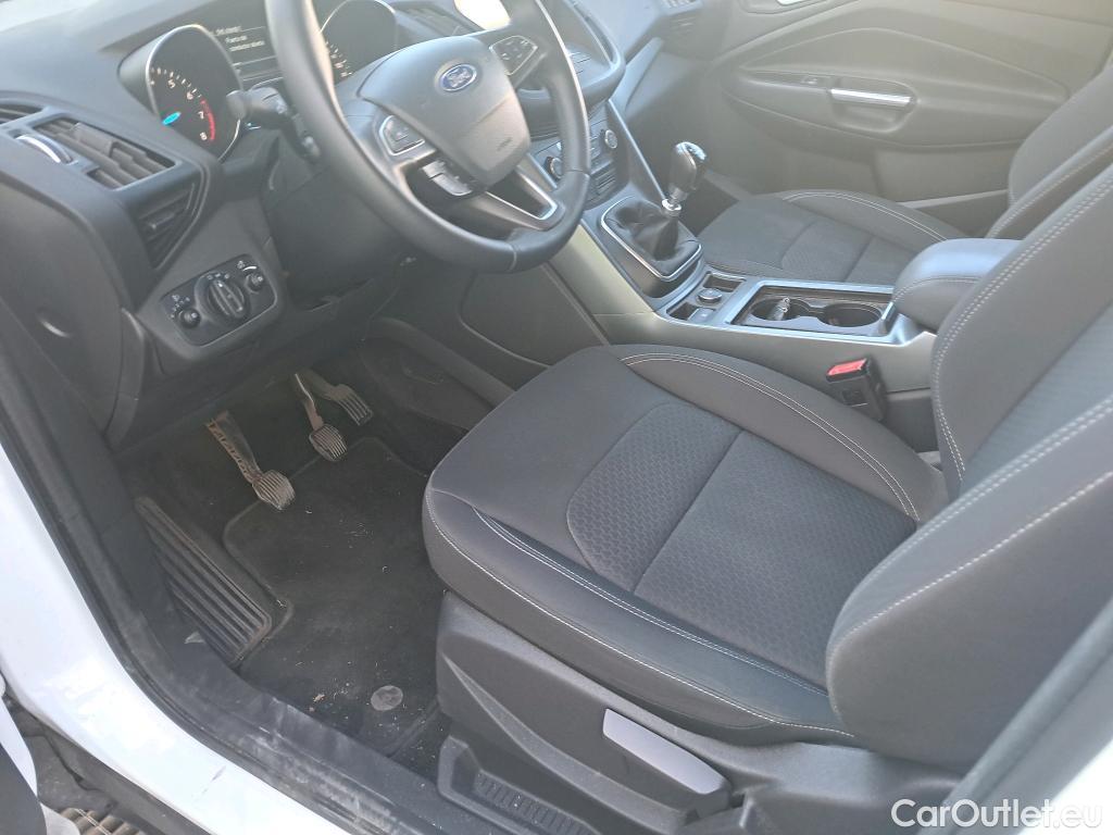  Ford  Kuga FORD  / 2016 / 5P / todoterreno 1.5 EcoBoost 88kW 4x2 Trend+ (CX) #13