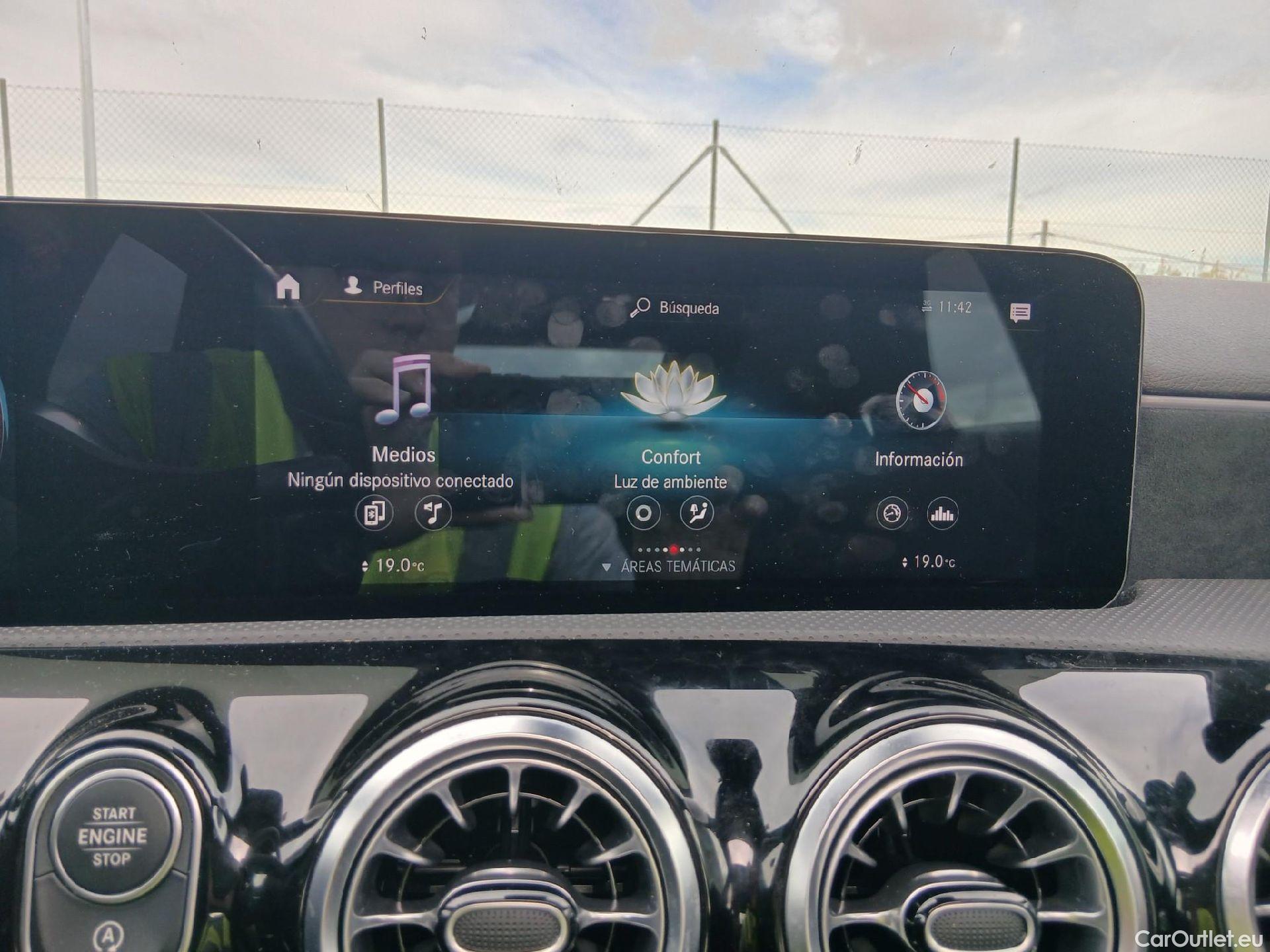 Mercedes  A-Klasse MERCEDES-BENZ Clase A / 2018 / 5P / berlina con portón A 220 d #15