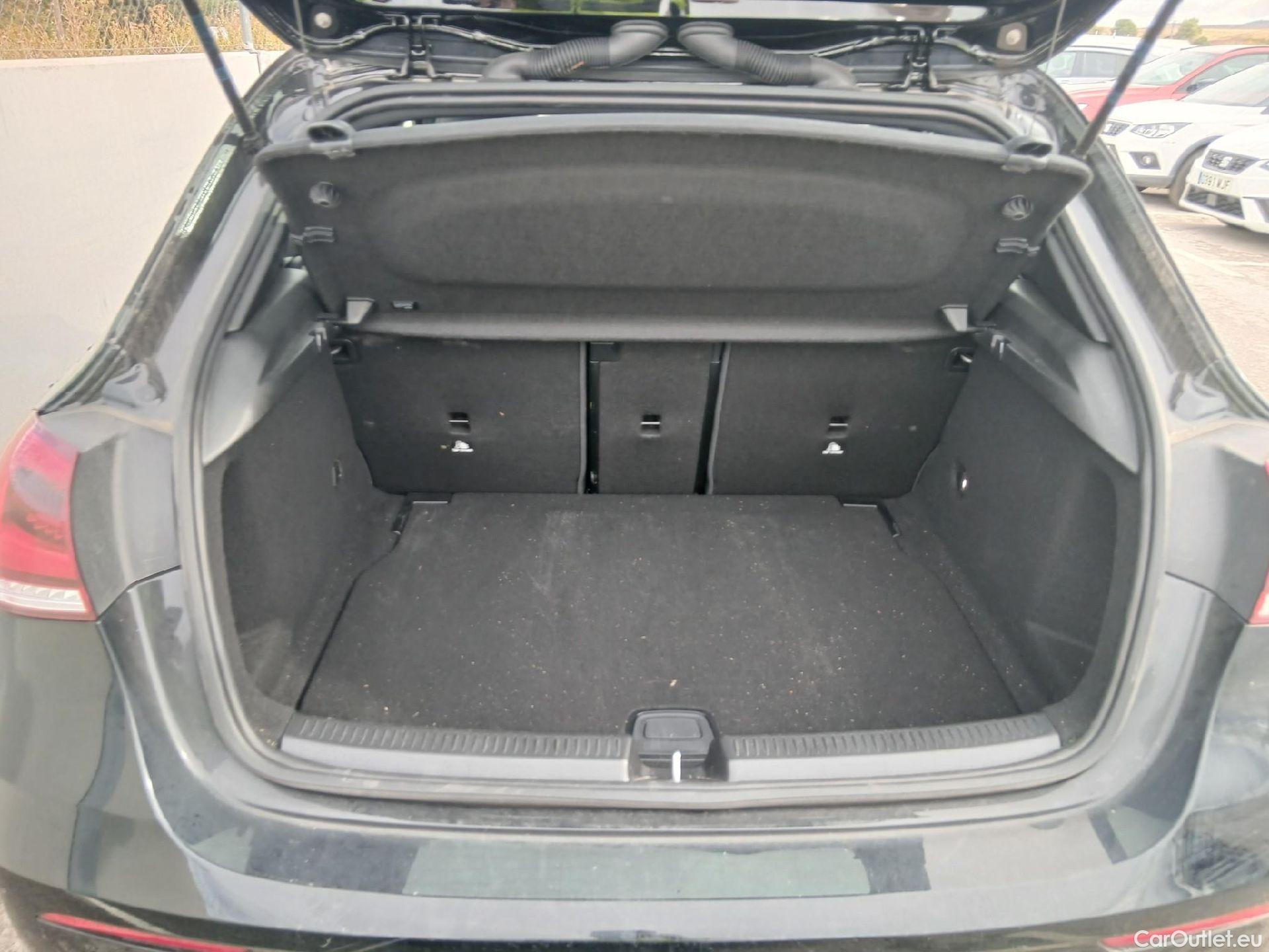 Mercedes  A-Klasse MERCEDES-BENZ Clase A / 2018 / 5P / berlina con portón A 220 d #8