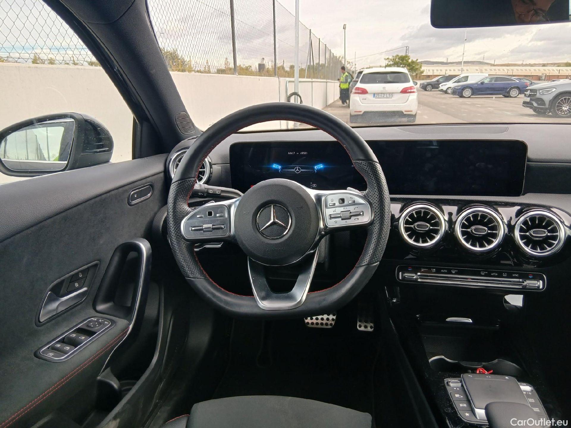 Mercedes  A-Klasse MERCEDES-BENZ Clase A / 2018 / 5P / berlina con portón A 220 d #3