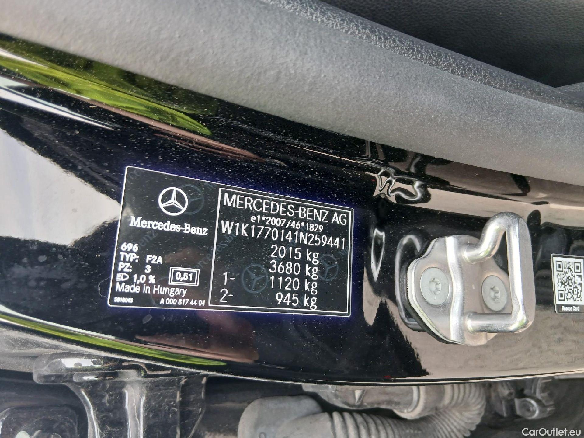 Mercedes  A-Klasse MERCEDES-BENZ Clase A / 2018 / 5P / berlina con portón A 220 d #18