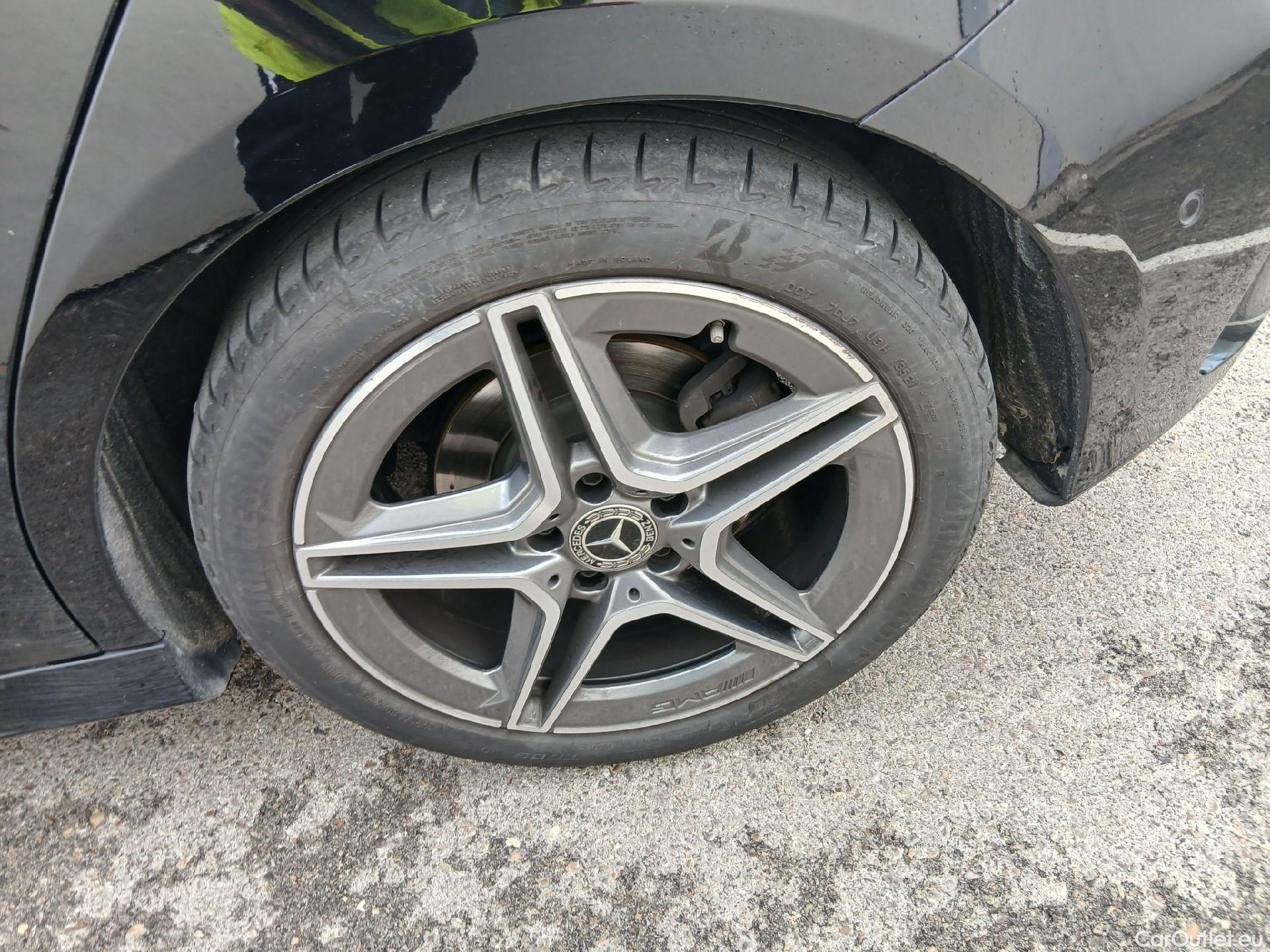 Mercedes  A-Klasse MERCEDES-BENZ Clase A / 2018 / 5P / berlina con portón A 220 d #3