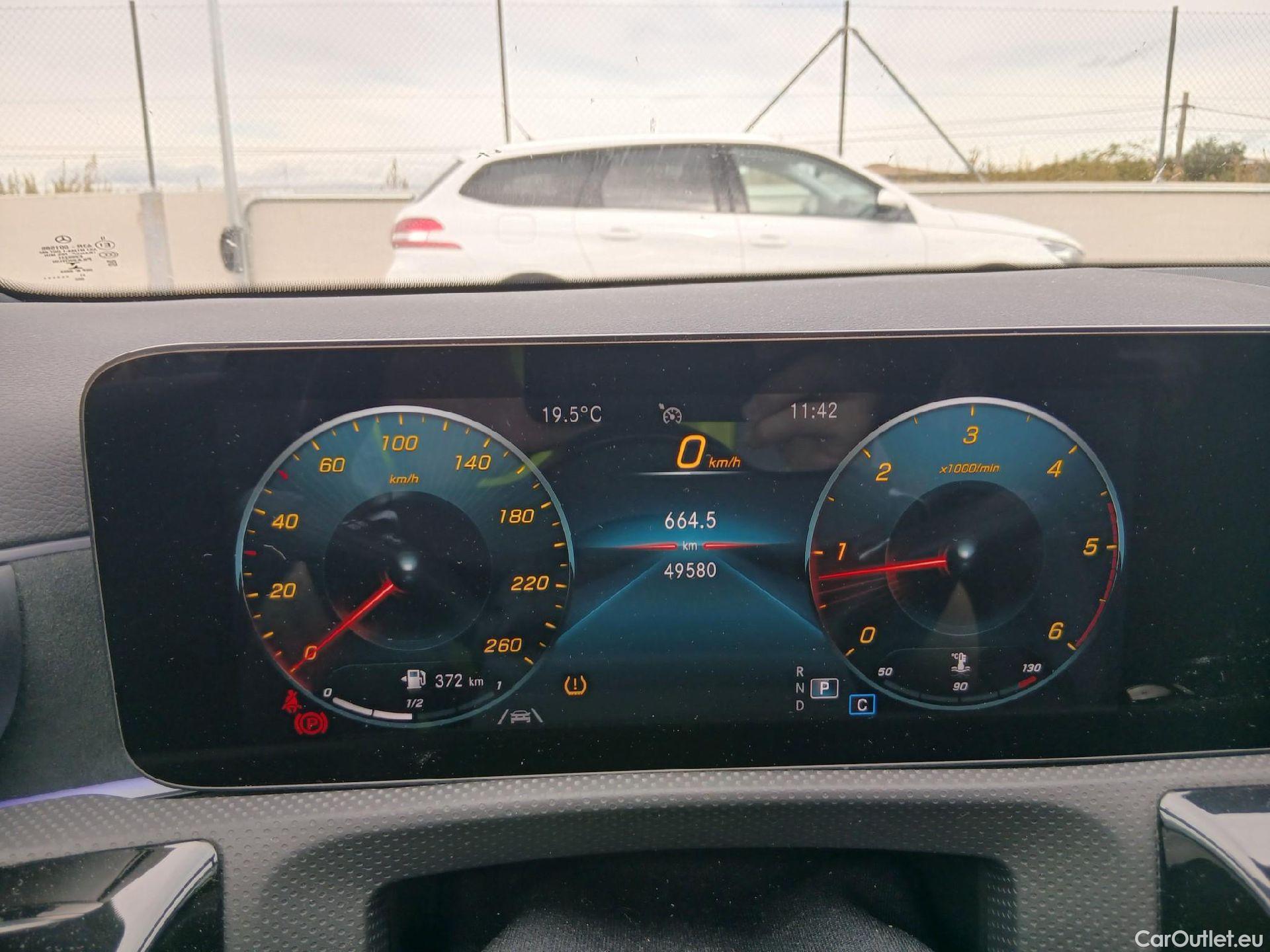 Mercedes  A-Klasse MERCEDES-BENZ Clase A / 2018 / 5P / berlina con portón A 220 d #4