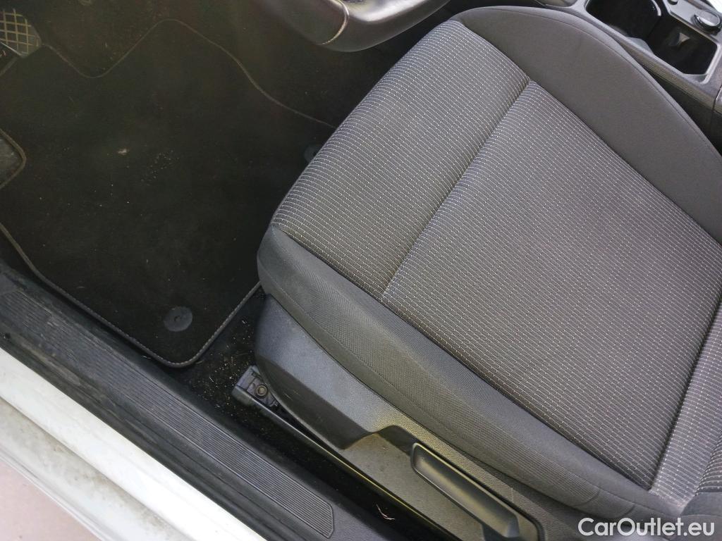  Volkswagen  Golf  VOLKSWAGEN / 2020 / 5P / berlina con portón 1.0 TSI 81kW (110CV) #7