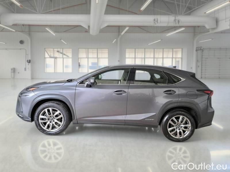 Lexus  NX LEXUS  / 2017 / 5P / SUV HYBRID BUSINESS 4WD #8