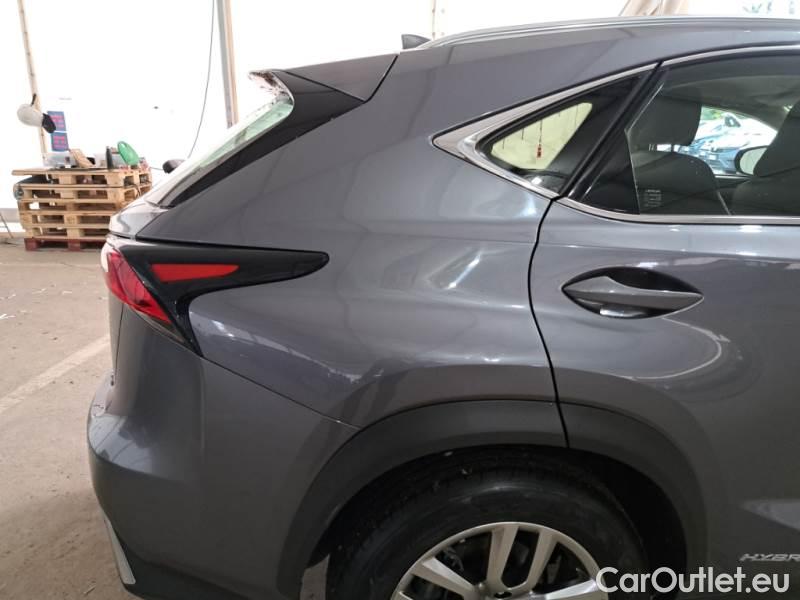 Lexus  NX LEXUS  / 2017 / 5P / SUV HYBRID BUSINESS 4WD #44