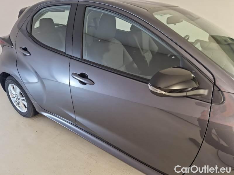Toyota  Yaris MAZDA MAZDA2 HYBRID / 2024 / 5P / BERLINA FULL HYBRID ELECTRIC 1.5 VVT CENTRE-LINE #32