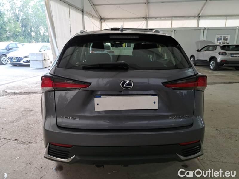 Lexus  NX LEXUS  / 2017 / 5P / SUV HYBRID BUSINESS 4WD #46