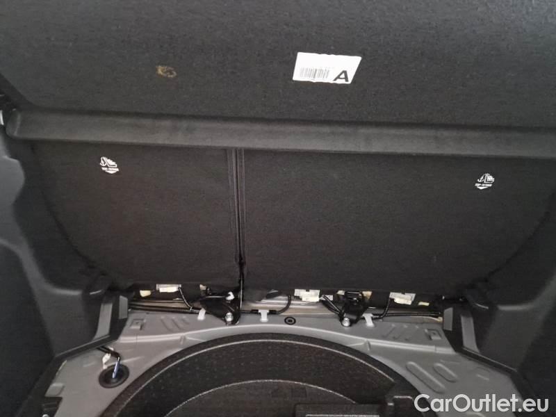 Toyota  Yaris MAZDA MAZDA2 HYBRID / 2024 / 5P / BERLINA FULL HYBRID ELECTRIC 1.5 VVT CENTRE-LINE #52