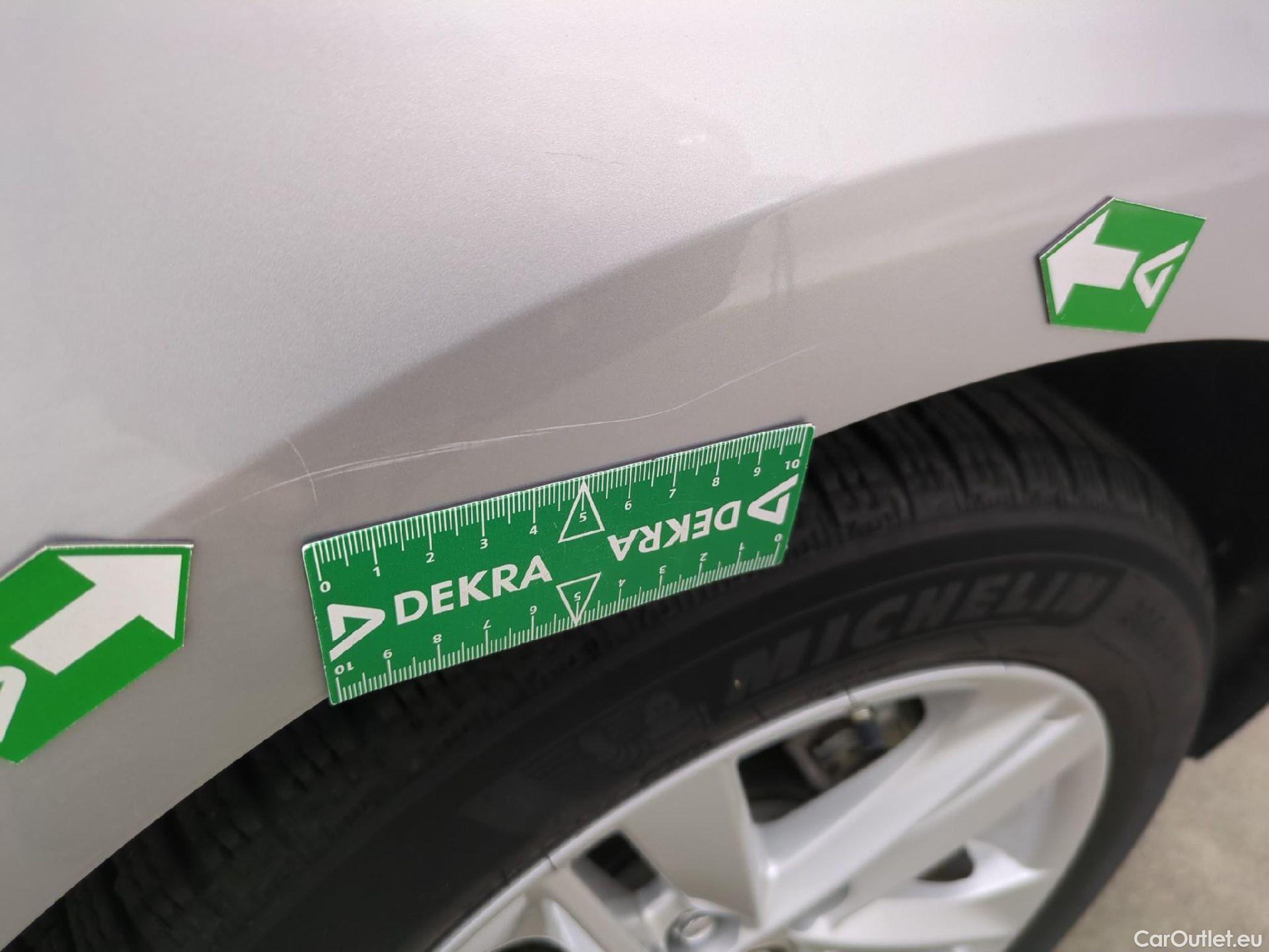 Toyota  Corolla TOYOTA  / 2018 / 5P / Berline Hybride 122h Dynamic Business Stage Acad #31