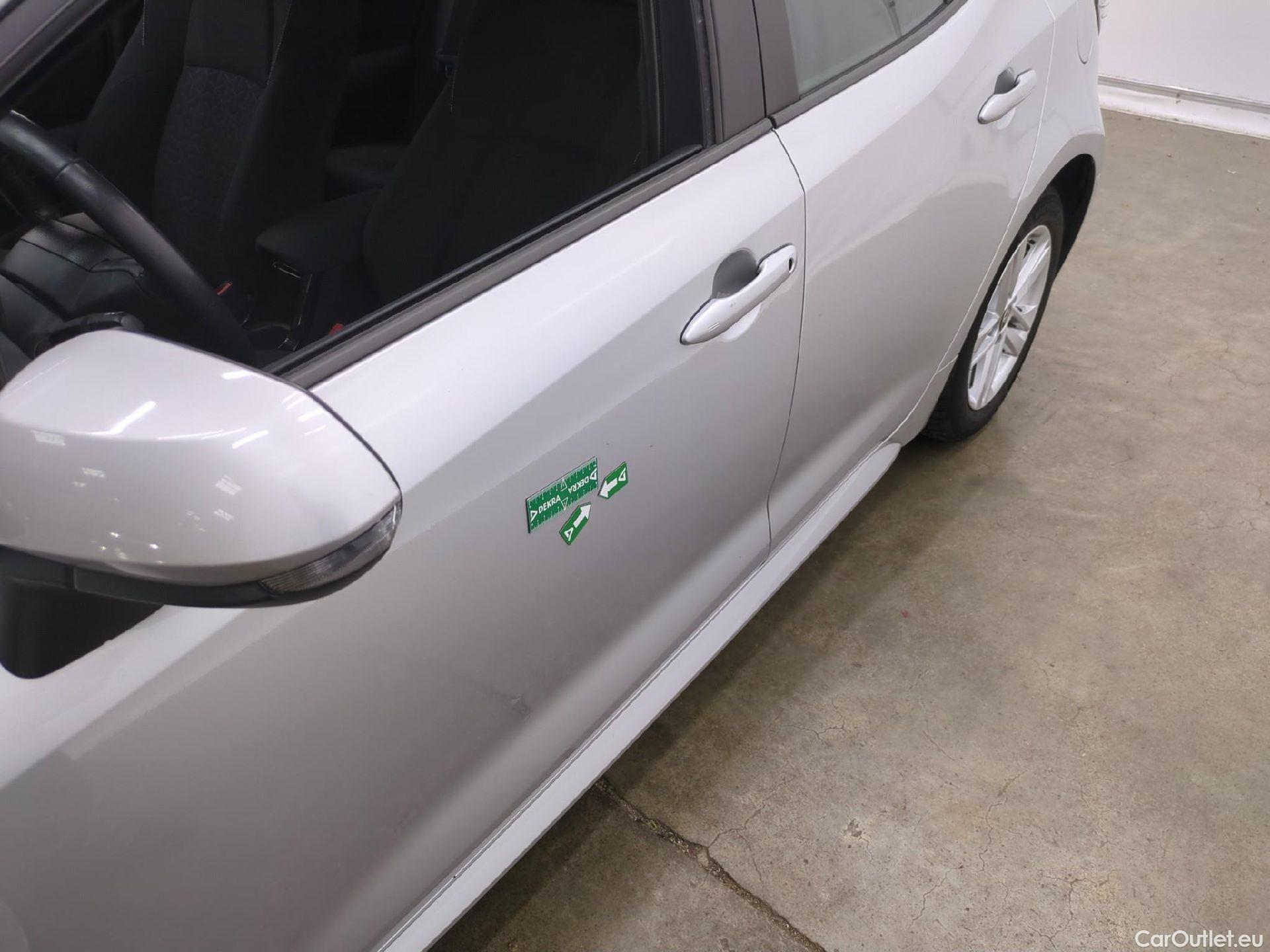 Toyota  Corolla TOYOTA  / 2018 / 5P / Berline Hybride 122h Dynamic Business Stage Acad #27