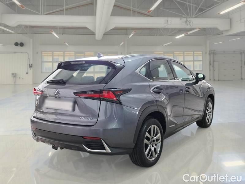 Lexus  NX LEXUS  / 2017 / 5P / SUV HYBRID BUSINESS 4WD #2