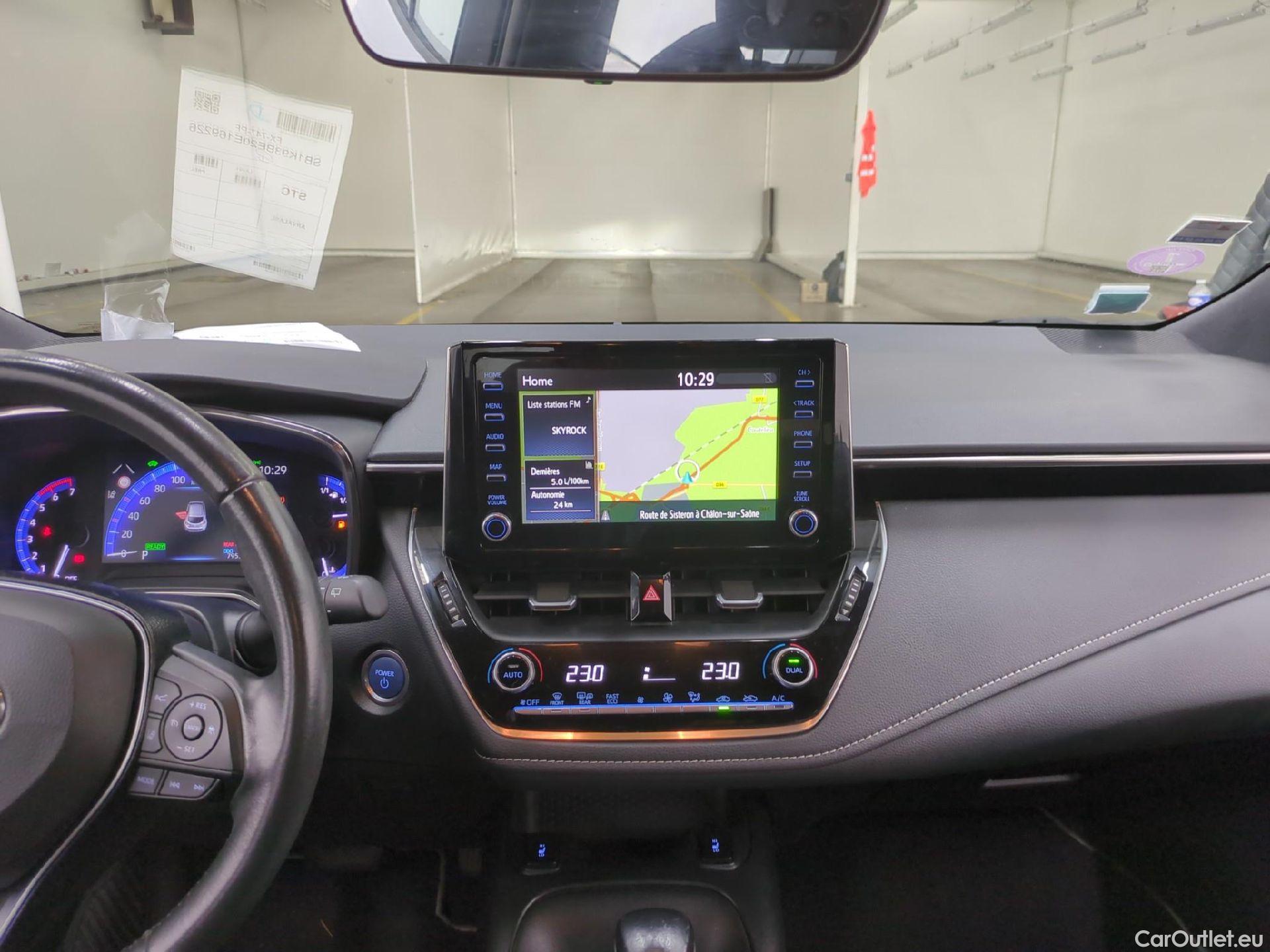 Toyota  Corolla TOYOTA  / 2018 / 5P / Berline Hybride 122h Dynamic Business Stage Acad #7