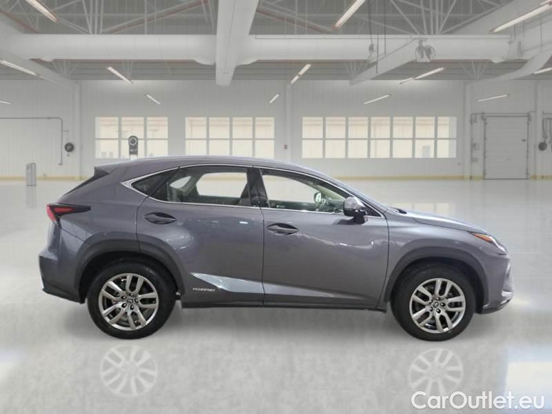 Lexus  NX LEXUS  / 2017 / 5P / SUV HYBRID BUSINESS 4WD #7