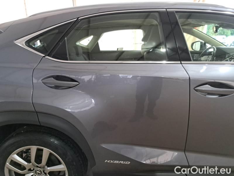 Lexus  NX LEXUS  / 2017 / 5P / SUV HYBRID BUSINESS 4WD #42