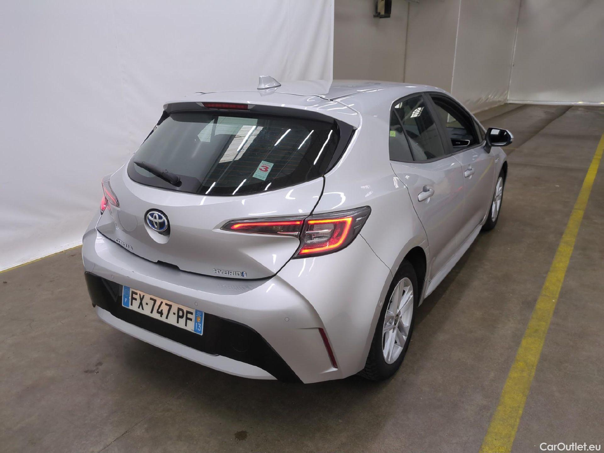 Toyota  Corolla TOYOTA  / 2018 / 5P / Berline Hybride 122h Dynamic Business Stage Acad #3