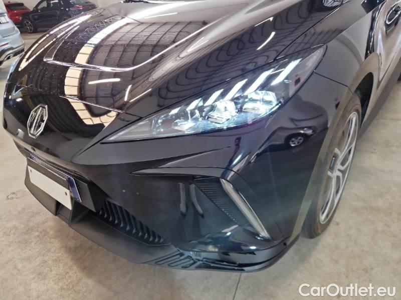 MG  4 MG MG / 2022 / 5P / BERLINA LUXURY 6 KWH #22