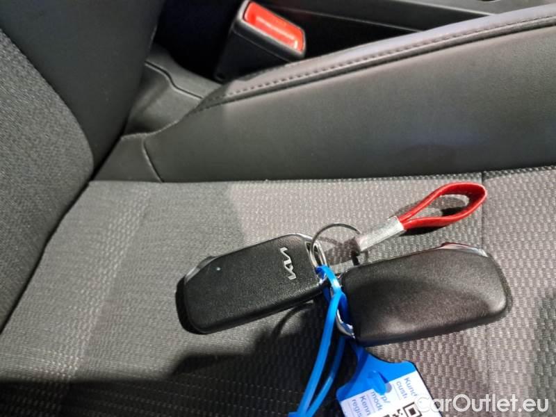 KIA  Niro KIA  / 2022 / 5P / BERLINA 1.6 HEV GDI STYLE DCT #95