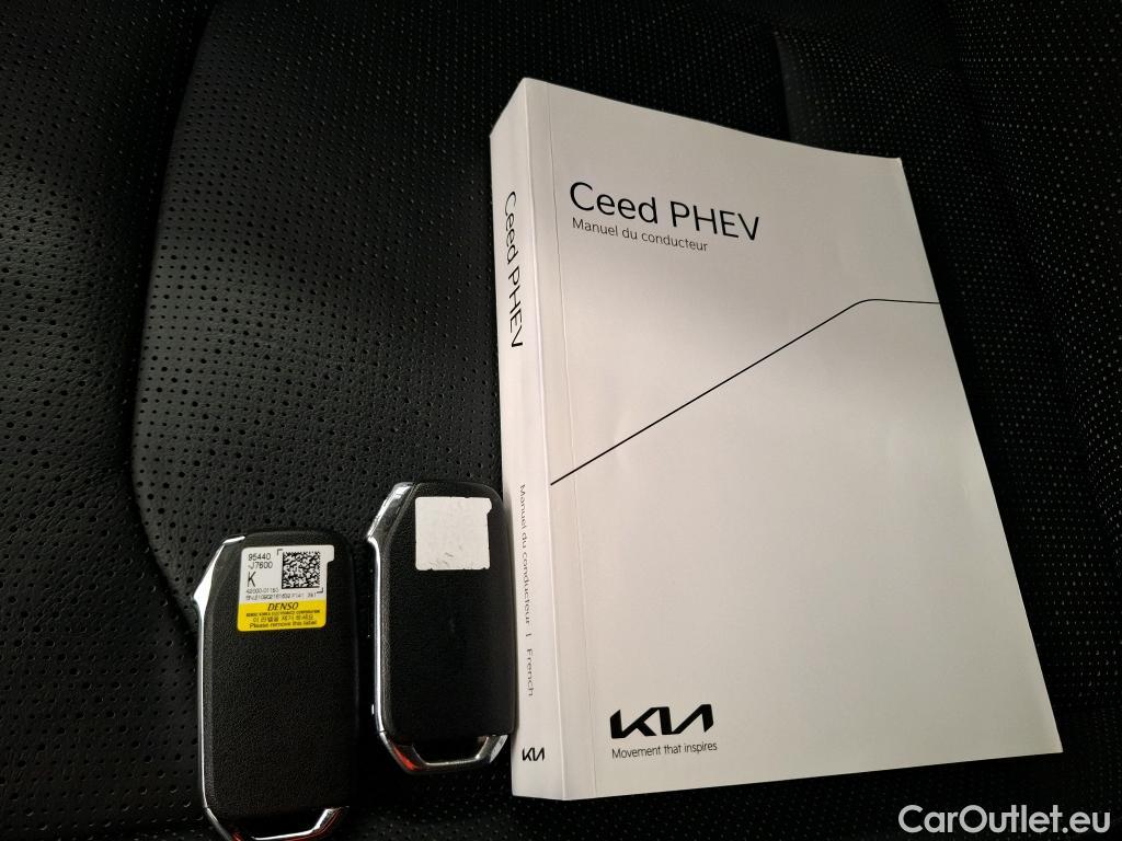 KIA  Cee'd KIA ceed SW / 2021 / 5P / Break 1.6 GDI ISG PHEV PREMIUM SW DCT6 #12