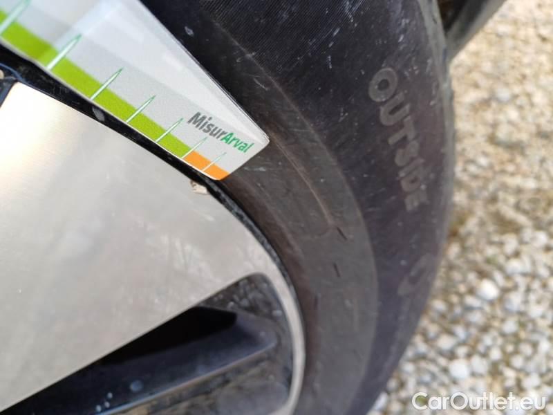 Volvo  XC 40 VOLVO XC40 / 2021 / 5P / SUV T5 RECHARGE PLUG-IN AUTO PLUS BRIGHT #68